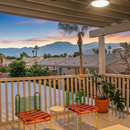 The Modern Indio Large Family Home With Pool And Spa